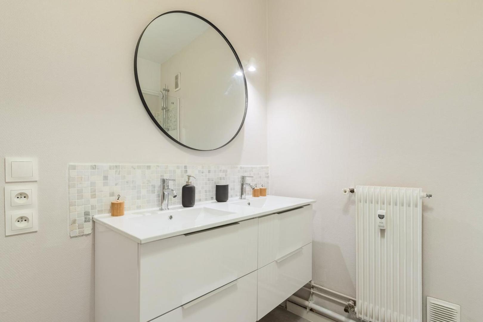 Spacious 3 Bedroom Apartment & Private Parking! Lambersart Eksteriør billede